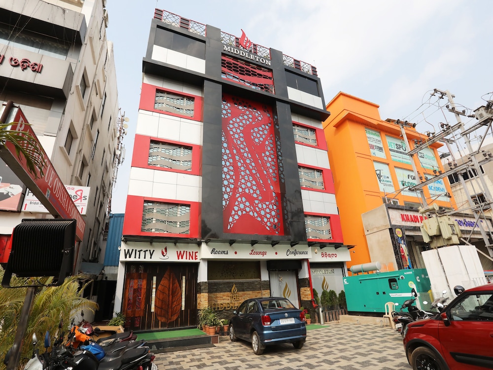 Capital O 29241 Hotel Middleton in Bhubaneshwar, India