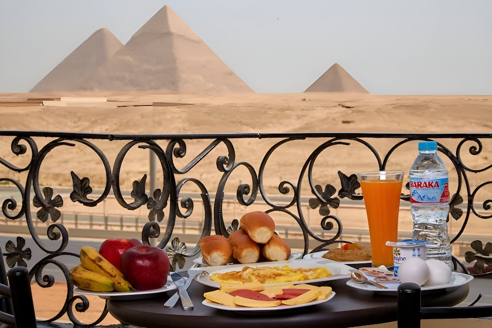 Pyramids Planet Hotel - carbon neutral hotel in Cairo