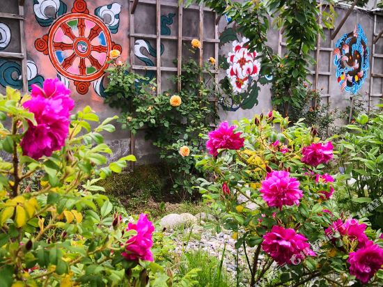 Ten Rooms Garden Hotel in Zhamog, People's Republic of China