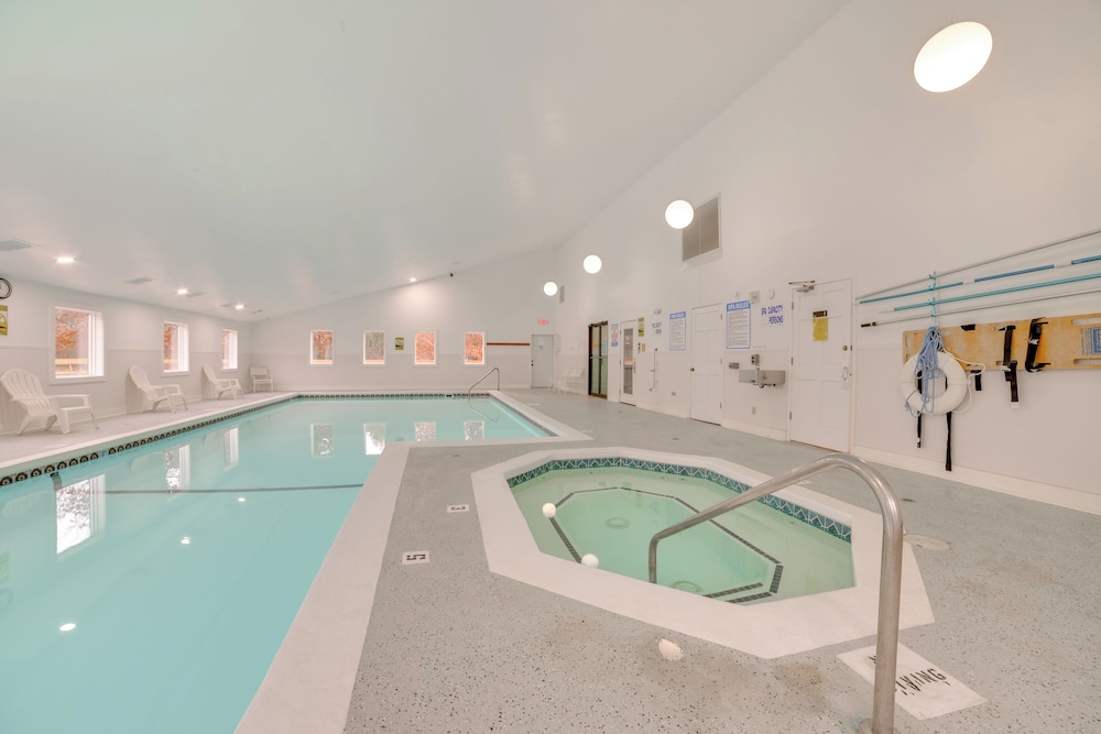 1 Mi to Nubs Nob Ski Resort: Harbor Springs Condo in Harbor Springs, United States