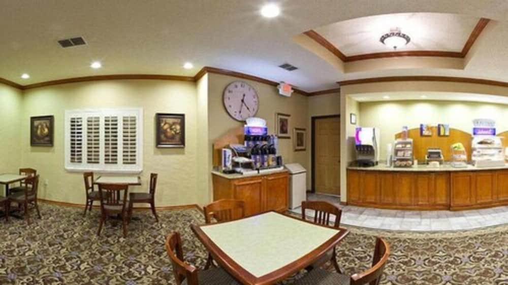 Holiday Inn Express & Suites Greenville by IHG - photo 28