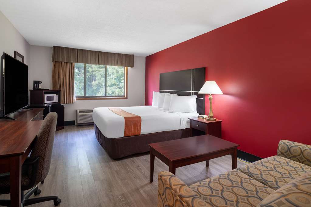 Travelodge by Wyndham Merrill - photo 8