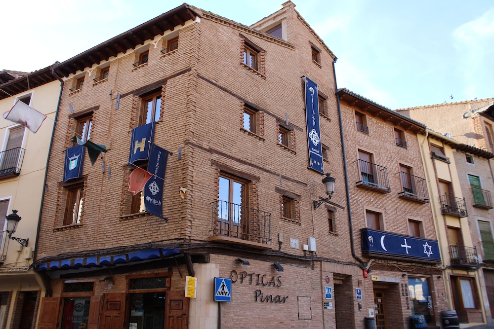 Hotel Apartamentos Melihah in Daroca, Spain