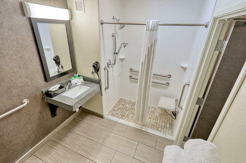 Holiday Inn Express Hotel & Suites Batavia Darien Lake by IHG - photo 20