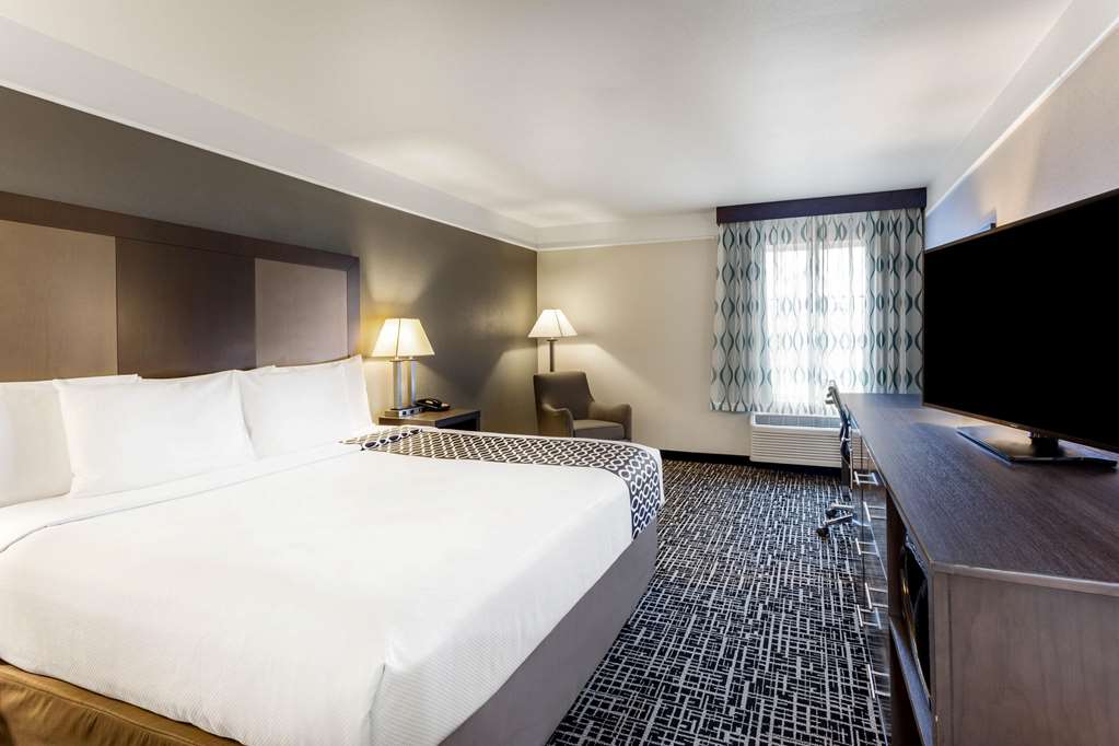 La Quinta Inn & Suites by Wyndham Seguin - photo 29