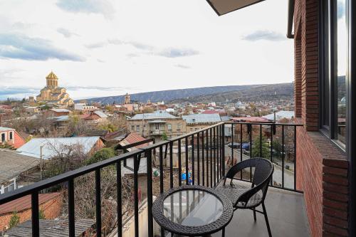 Luxurious 3BR Apartment W Stunning views