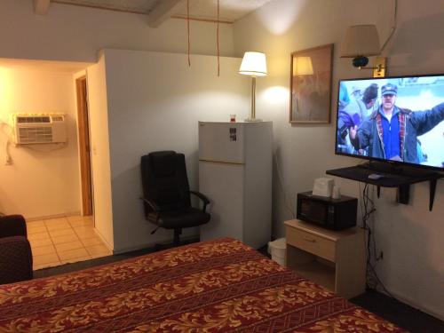 Relax Inn Goldthwaite - photo 19