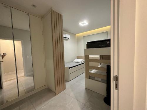 Apartamento com vista para praia a poucos metros da avenida principal de Bombas