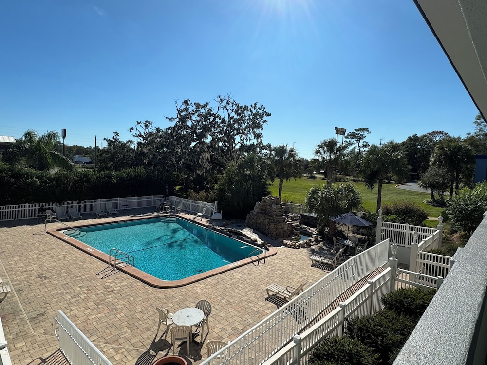 Days Inn by Wyndham Brooksville Dade City - photo 19