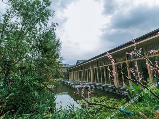 Panan Lake Holiday Hotel in Xuzhou, People's Republic of China