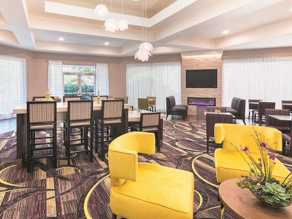 La Quinta Inn & Suites by Wyndham Atlanta Conyers - photo 8