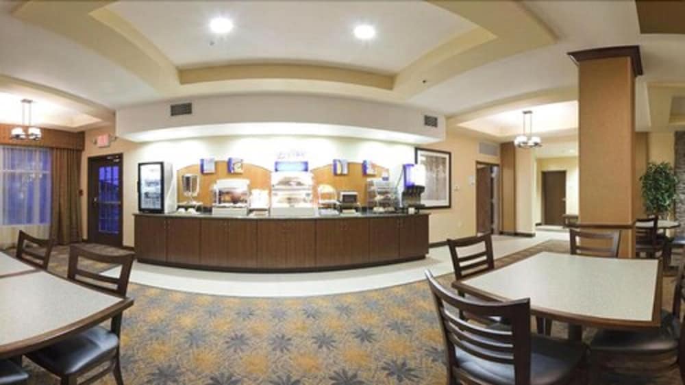 Holiday Inn Express Hotel & Suites LAMAR by IHG - photo 21