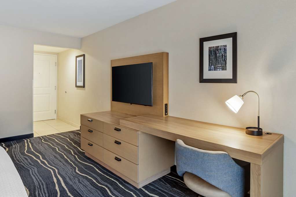 Best Western Plus Marina Gateway Hotel - photo 40