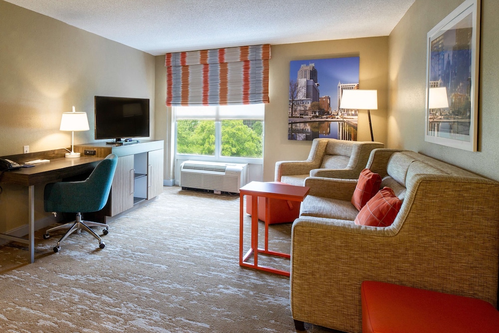 Hampton Inn & Suites Raleigh Cary Lenovo Center - photo 7