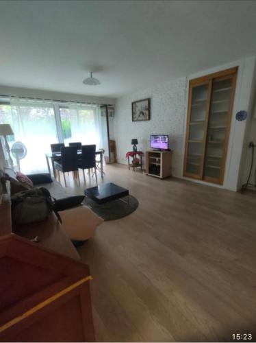 Bord de Marne 20mn Paris Centre Et 20mn Eurodisney — hotel in Nogent-Sur-Marne
