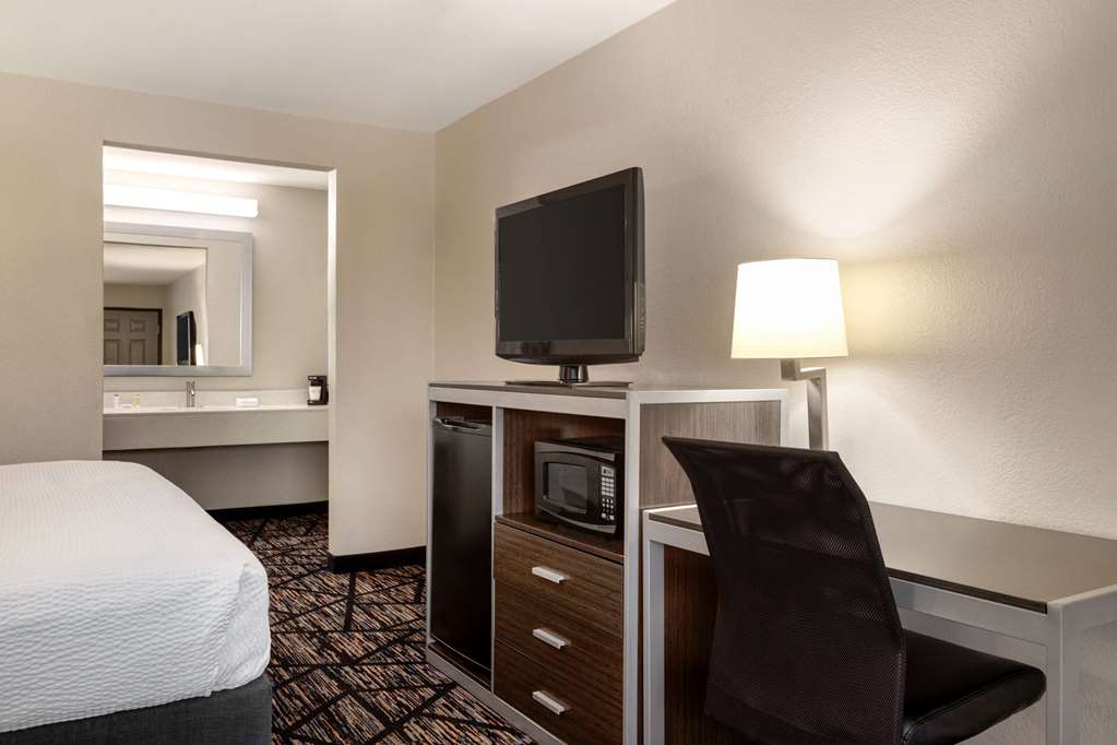 Days Inn by Wyndham San Antonio Near Fiesta Park - photo 19