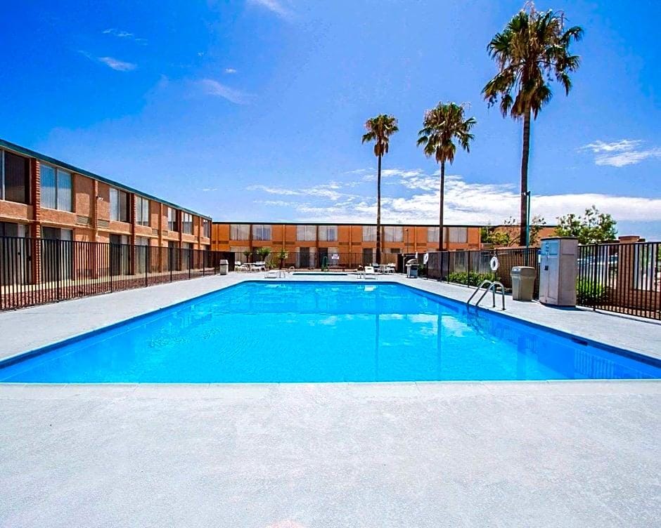 Quality Inn Sierra Vista - photo 4