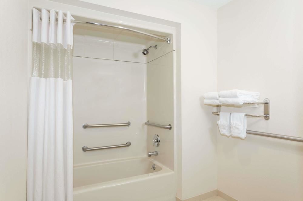 Howard Johnson Inn Asheville Biltmore - photo 39