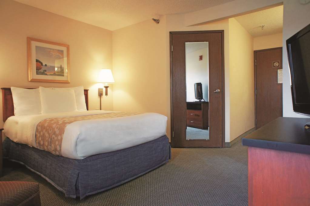 La Quinta Inn & Suites by Wyndham El Paso West Bartlett - photo 7