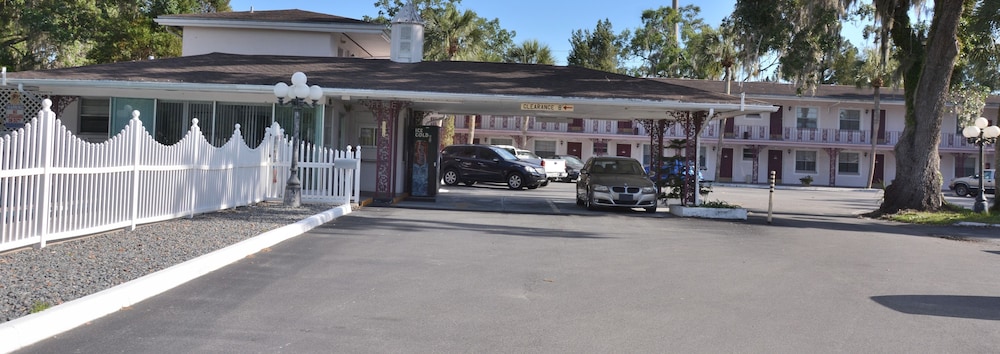 Carriage Inn Motel - photo 8