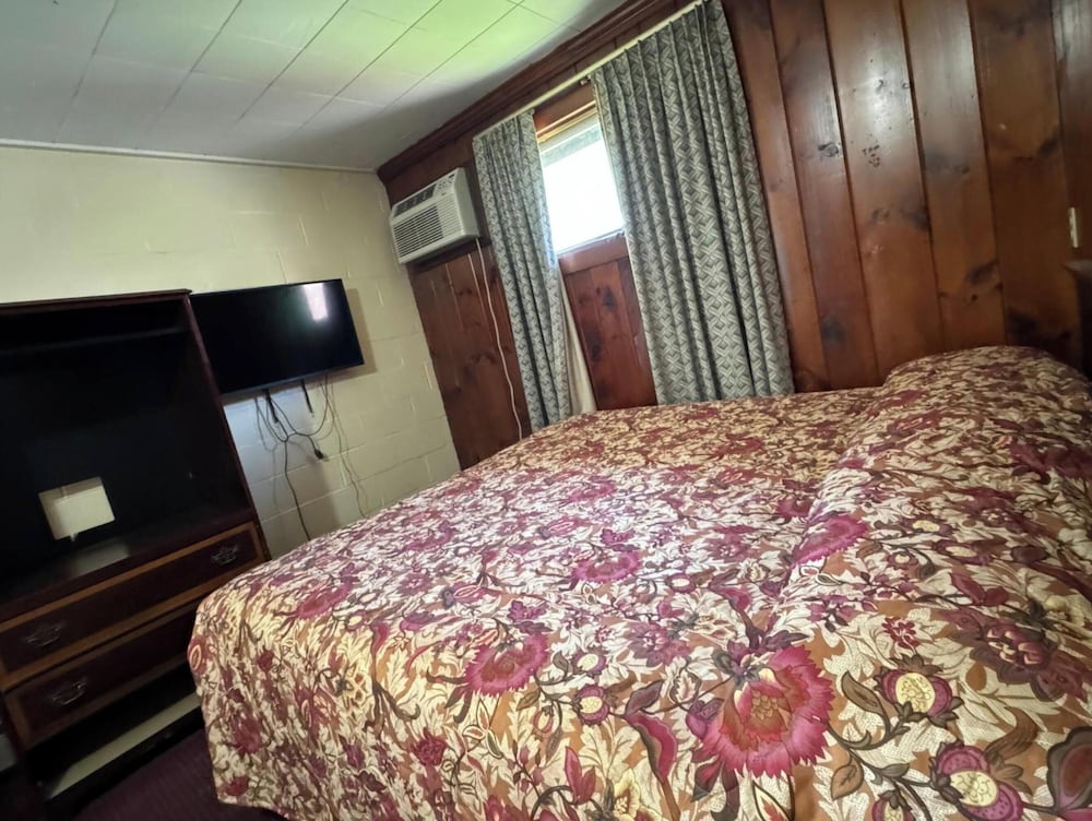 Village Motel Clinton - photo 17