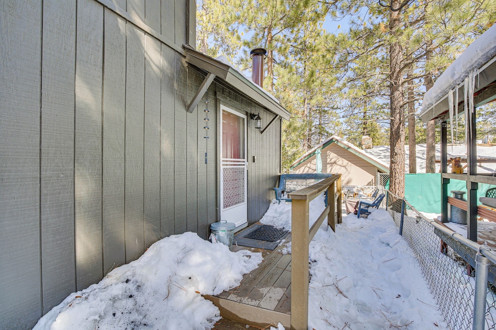 Cozy Cabin w Deck 2 Mi to Bear Mountain Resort - photo 22