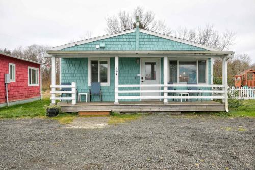 Shell Collector Cottage 2 Bed by the Sea w fireplace — 4-Star Luxury Hotel in Aberdeen, United States