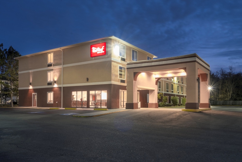 Red Roof Inn & Suites Biloxi Ocean Springs - photo 42