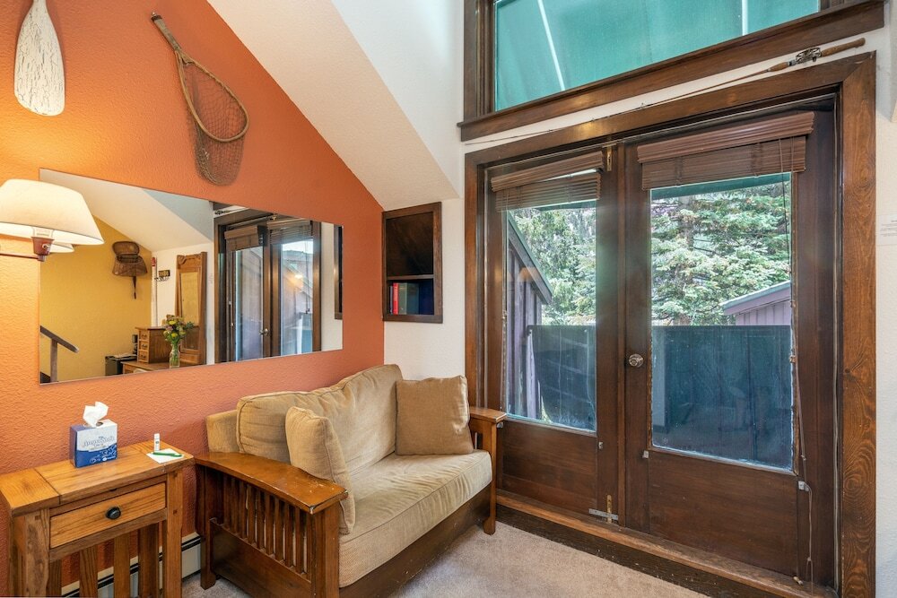 Manitou Lodge 8 Hotel Room By Alpine Lodging Telluride — Telluride