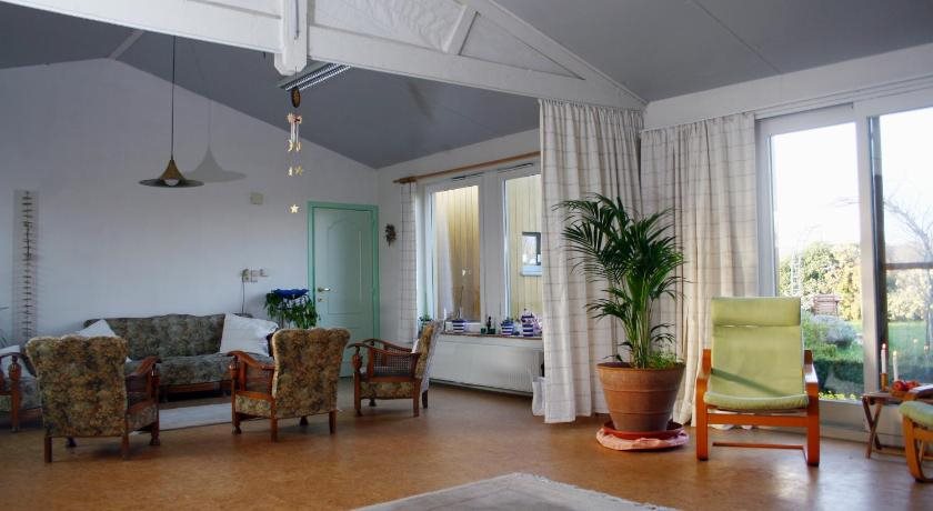 B&B Koornemoezen — 4-Star Luxury Hotel in Zedelgem, Belgium