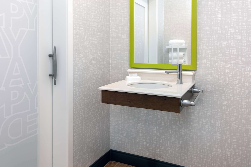 Hampton Inn Coventry Warwick Area - photo 11