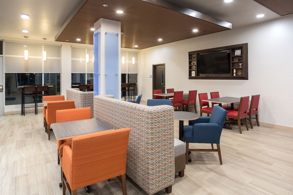 Holiday Inn Express and Suites Lincoln I 80 by IHG - photo 31