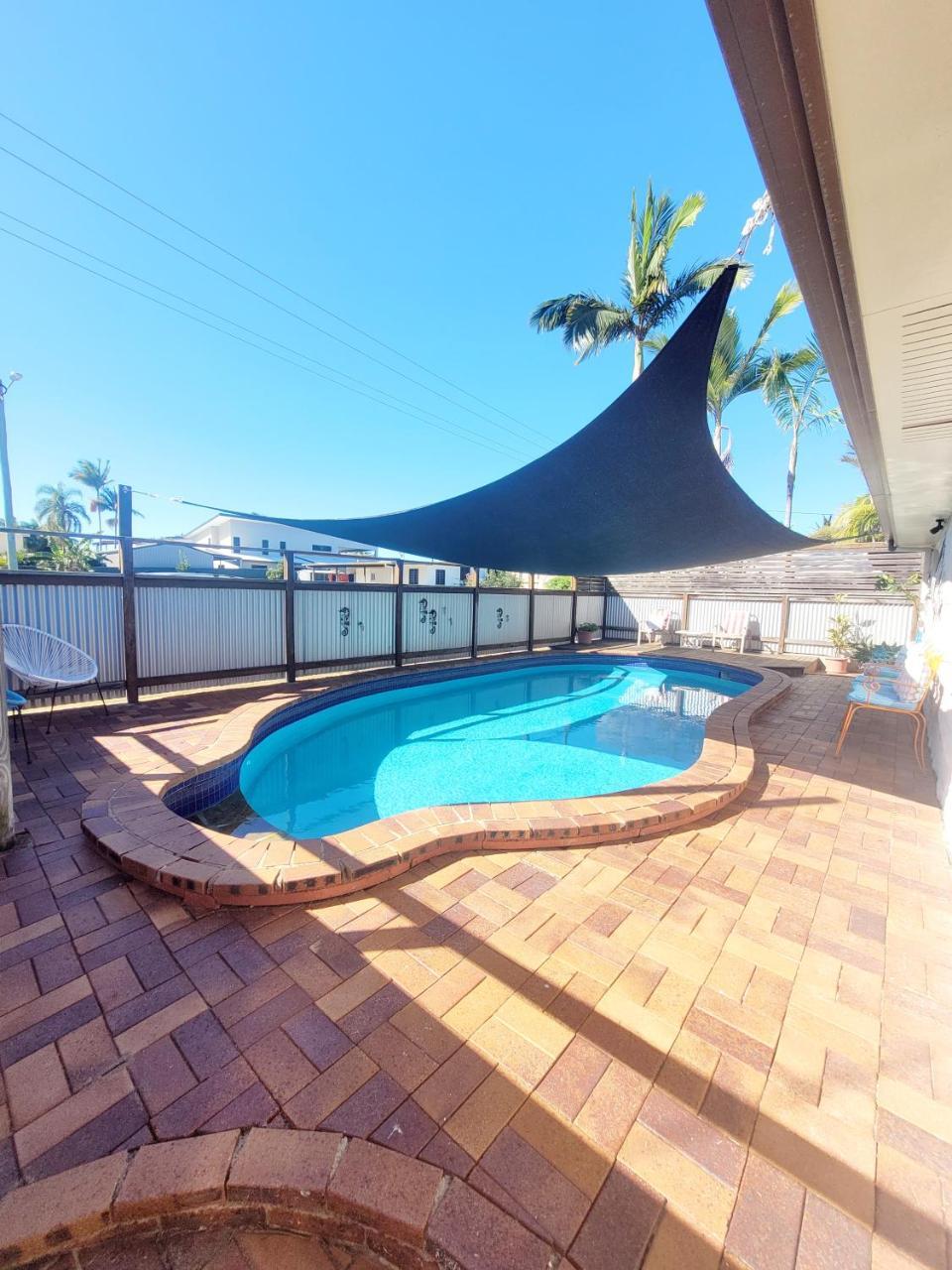 Boyne Island Motel and Villas — 4-Star Luxury Hotel in Boyne Island, Australia