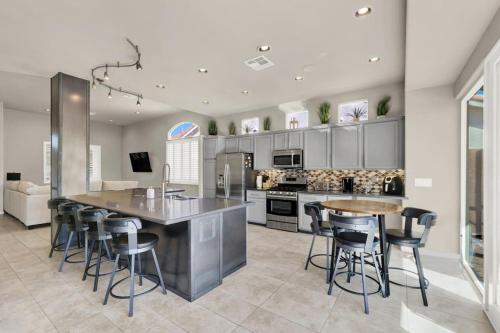 Lux 3BR Oasis Near Strip with Heated Pool and Jacuzzi