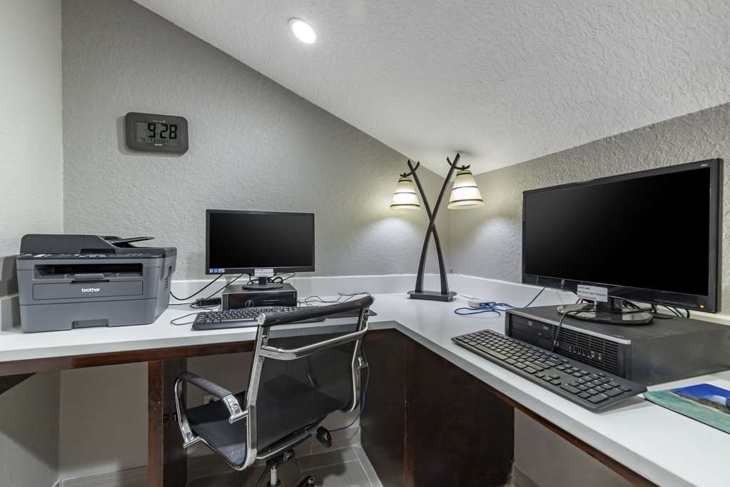 Best Western Plus Victoria Inn & Suites - photo 28
