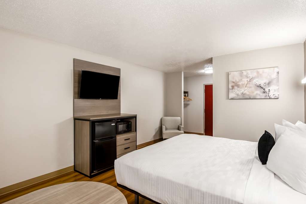 Red Lion Inn & Suites Pontoon Beach - photo 16