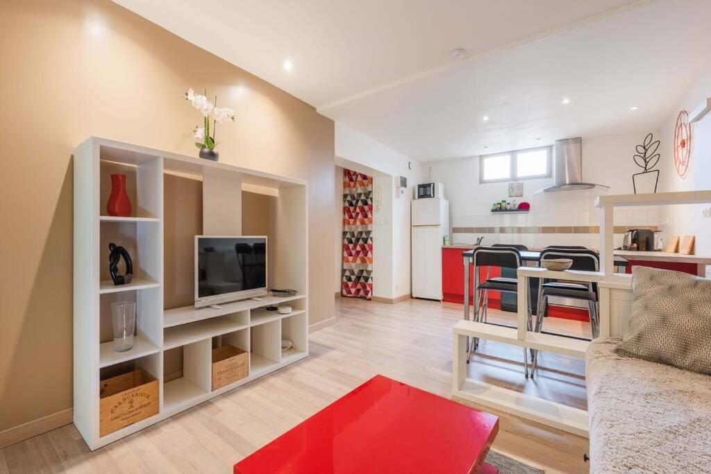 Studio Next To Bordeaux City Center with a Terrace — hotel in Begles