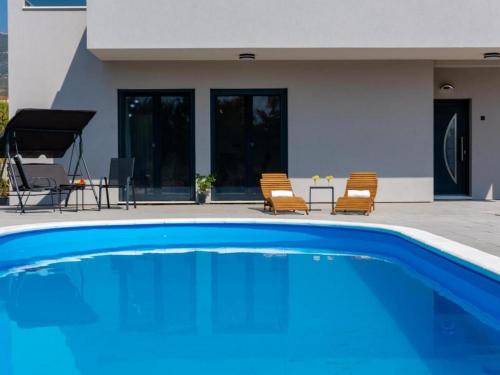 Elegant Oasis Villa with Pool Jacuzzi and Relaxing Area — 4-Star Luxury Hotel in Kastel Novi, Croatia