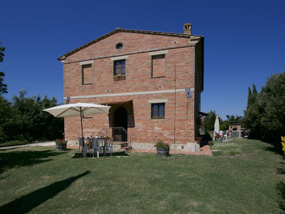 Belvilla By Oyo Farmhouse In Tuscany With Garden — 4-Star Luxury Hotel in Castelnuovo Berardenga, Italy