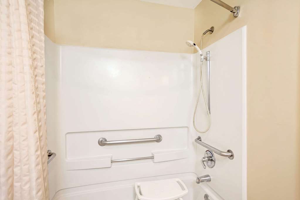 Baymont by Wyndham Louisville Airport South - photo 8
