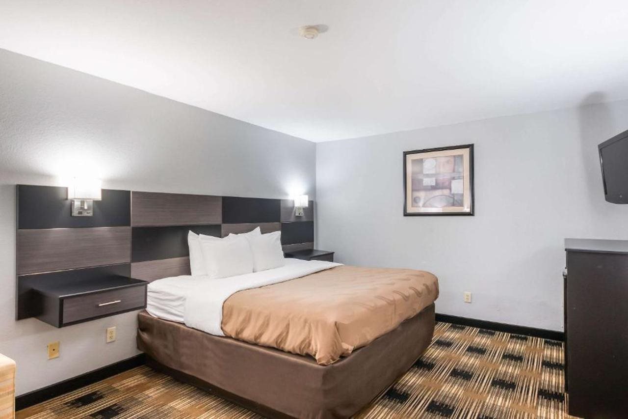 Quality Inn Near Medical Center - photo 21