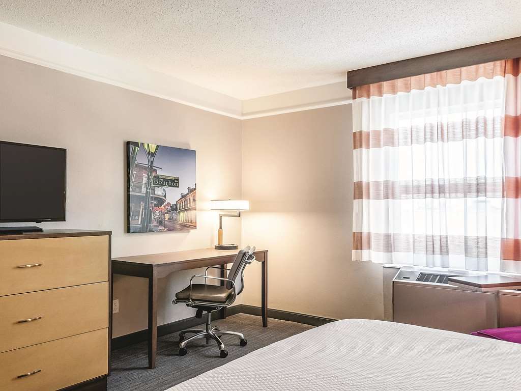 La Quinta Inn & Suites by Wyndham New Orleans Downtown - photo 48