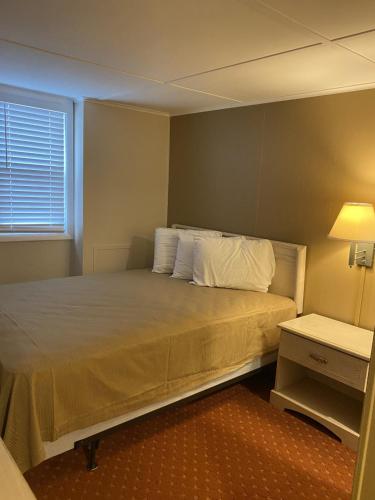The Admiral Hotel Motel - photo 17