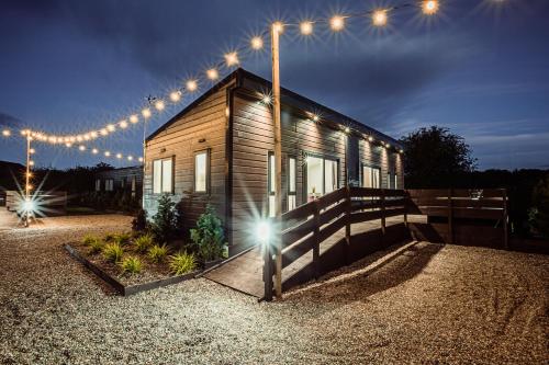 Black Bull Retreat Barmston With Private Hot Tubs — Driffield