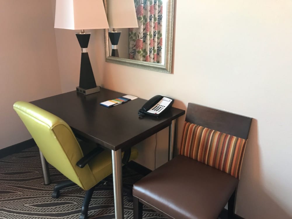 Hampton Inn Evansville Airport - photo 9
