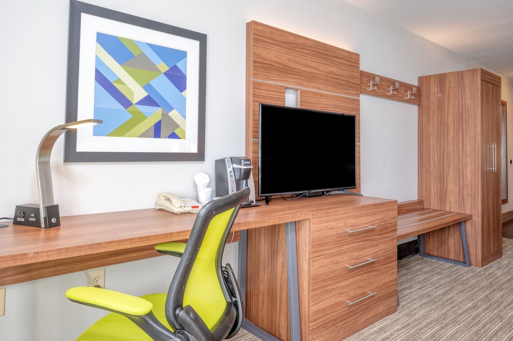 Holiday Inn Express & Suites Thornburg S. Fredericksburg by IHG - photo 25