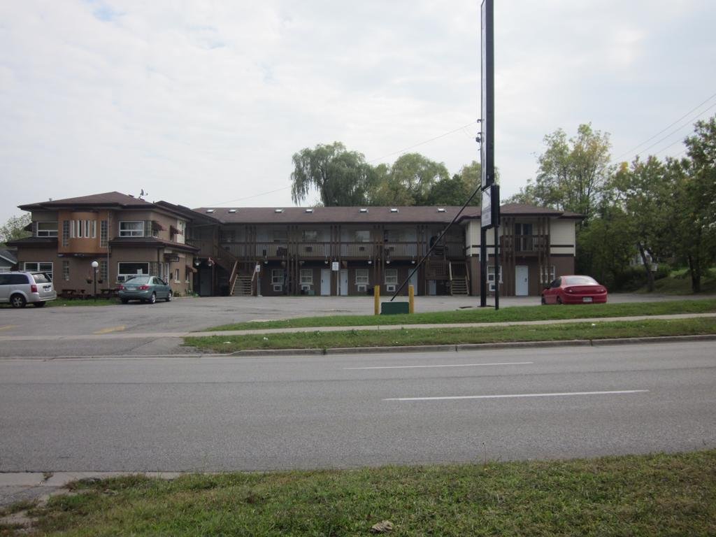 Knights Inn Oshawa — hotel in Oshawa