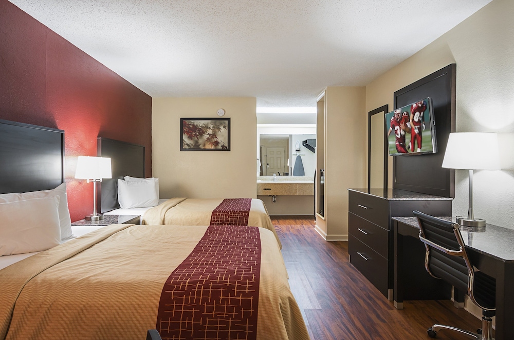 Red Roof Inn & Suites Scottsboro - photo 24