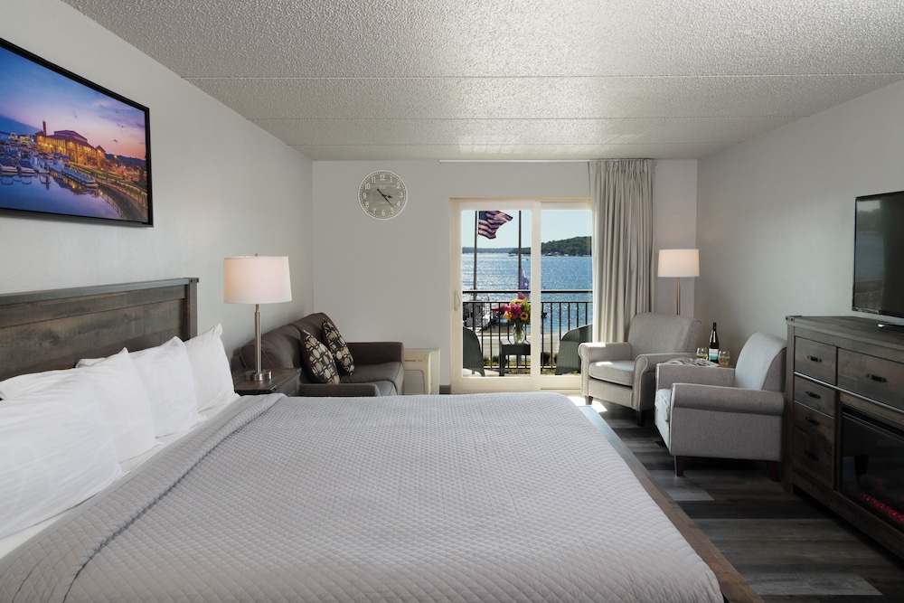 Harbor Shores on Lake Geneva - photo 19