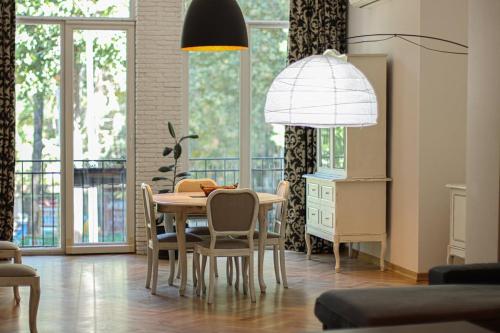 Stylish 3BR Apt near Mziuri Park By Wehost — 4-Star Luxury Hotel in Tbilisi, Georgia